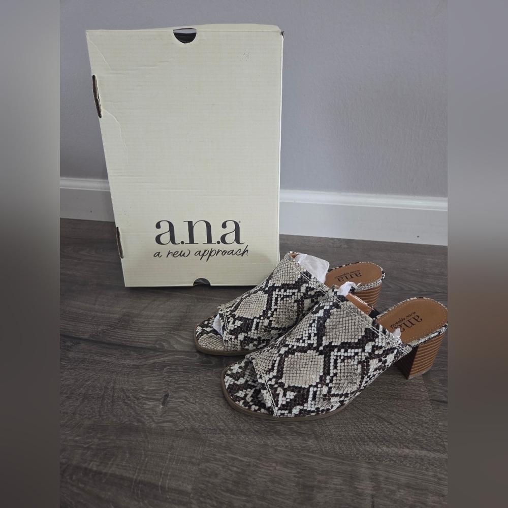 A.N.A Womens Snakeskin Block Heel Sandals Size 6.5